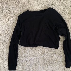 Basic long sleeved black crop top